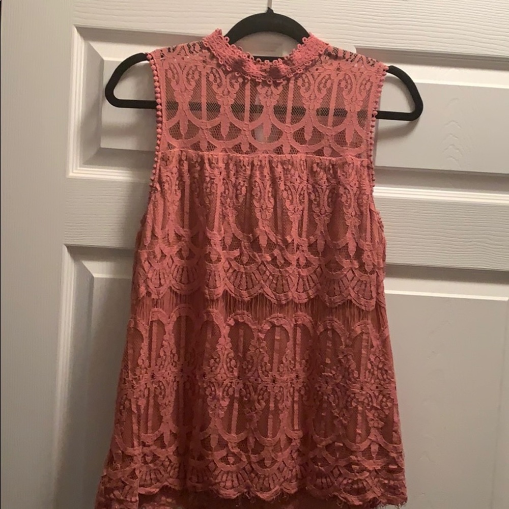 Mauve lace shell